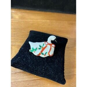 HOLIDAY 12 DAYS CHRISTMAS SWAN  GOOSE ENAMEL GOLD TONE BROOCH